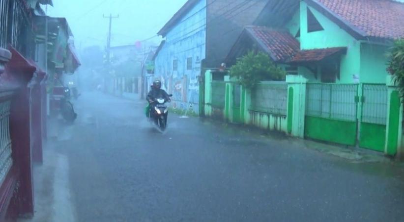 Hujan Es dan Angin Kencang Landa Kawasan Depok